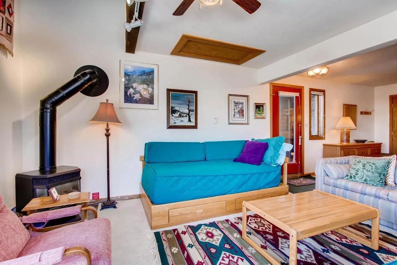 Ski-in Ski-out Private Balcony & Fireplace Apartment *