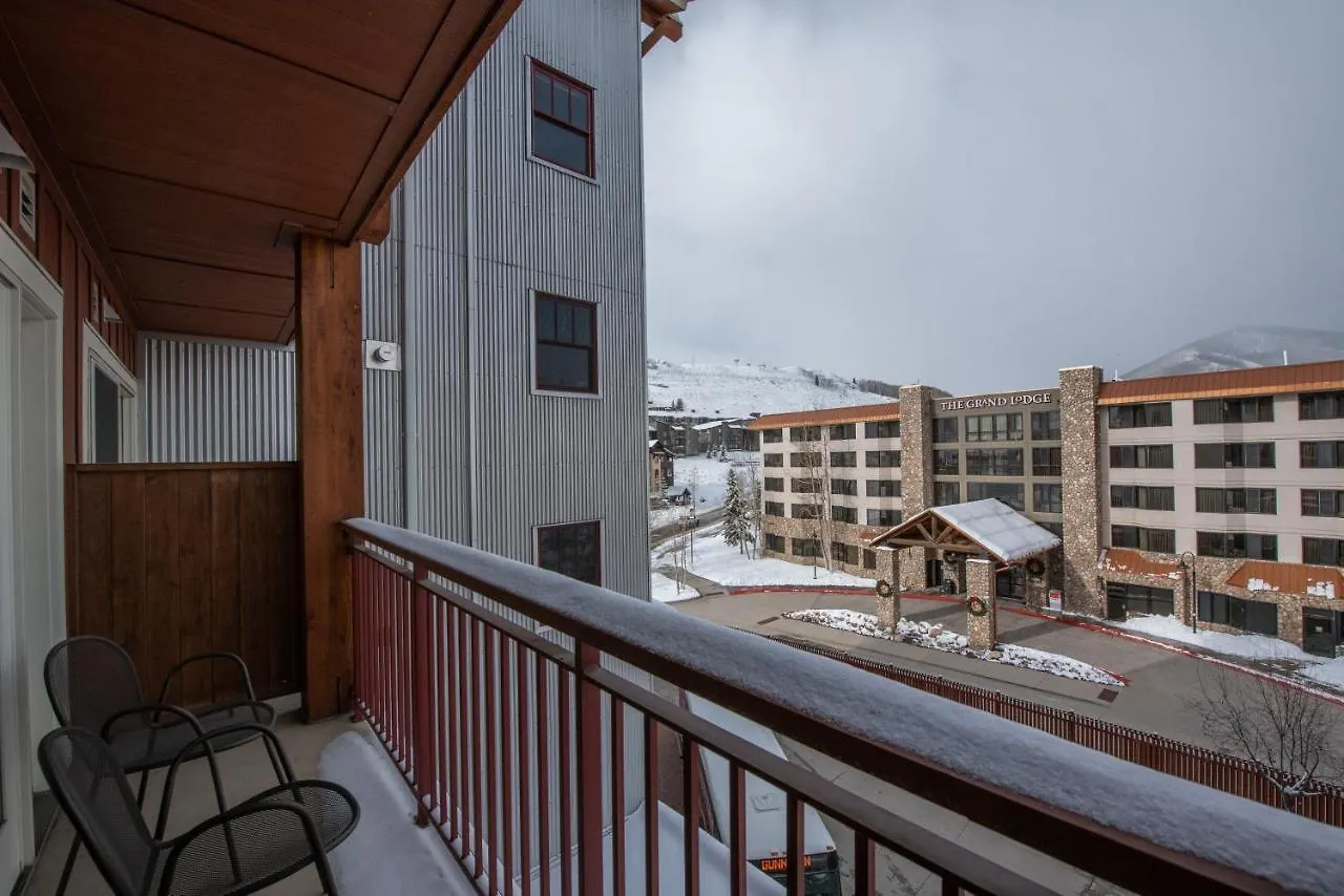 Updated 1 Bedroom In Mountaineer Square *