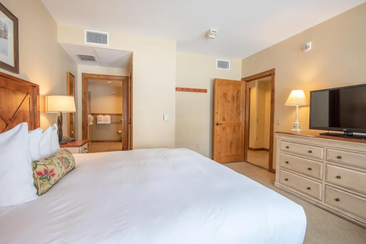 Wheelchair Accessible 2-bedroom - Slopeside *
