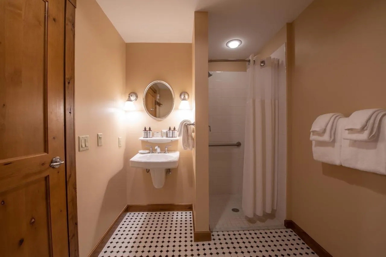 Wheelchair Accessible 2-bedroom - Slopeside