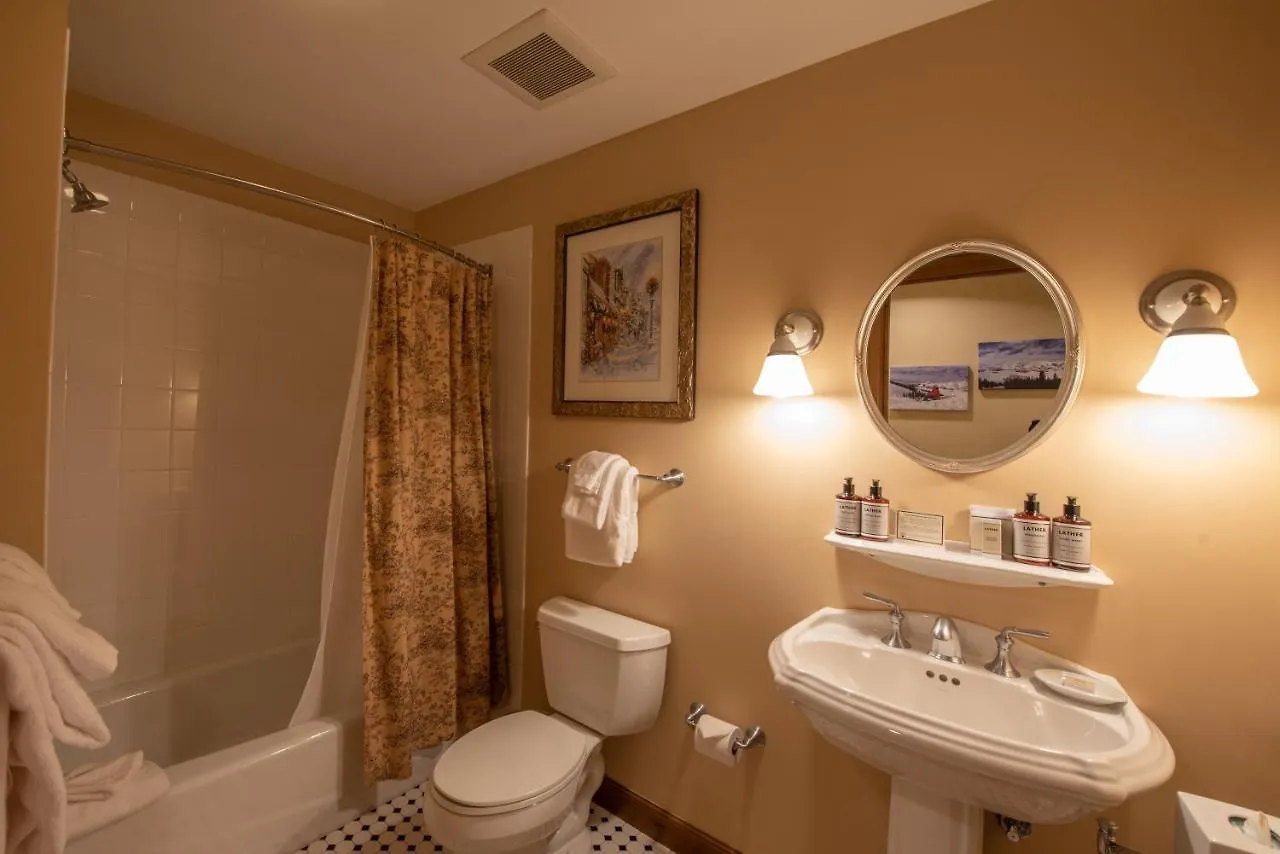 Comfortable & Spacious 2 Bedroom Unit In Mountaineer Square