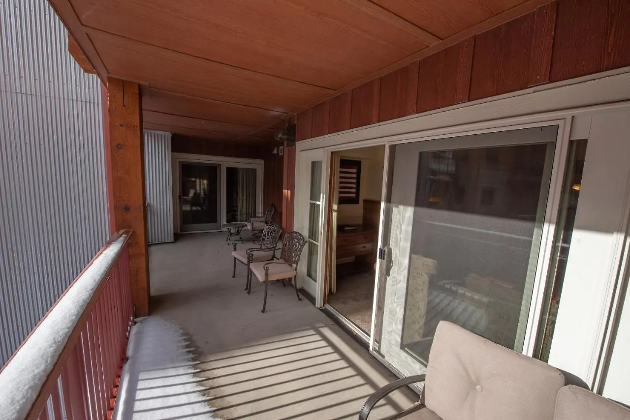 Comfortable & Spacious 2 Bedroom Unit In Mountaineer Square Apartment