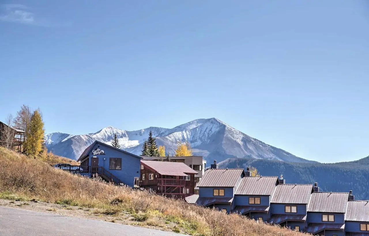 In, Walk Out! The Perfect Mountain Retreat! *
