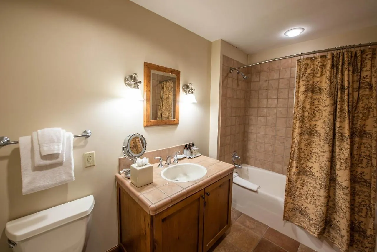 Spacious 3 Bedroom With 4 Beds And Sleeper Sofa Apartment *