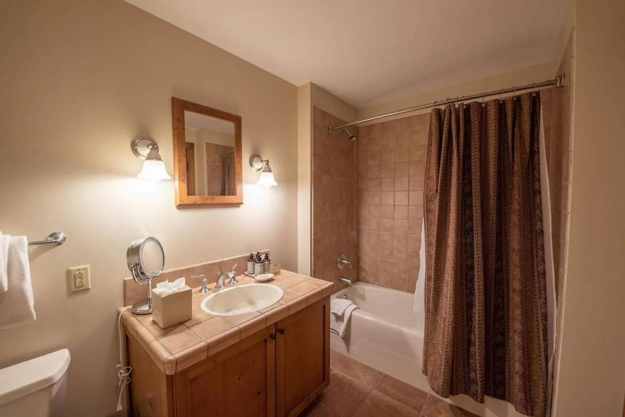 Kid-friendly 2 Bedroom 3 Bathroom - Slopeside Apartment