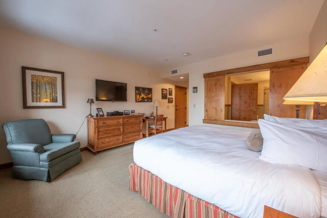 Large 3 Bedroom 4 Bathroom In Mountaineer Square Apartment *