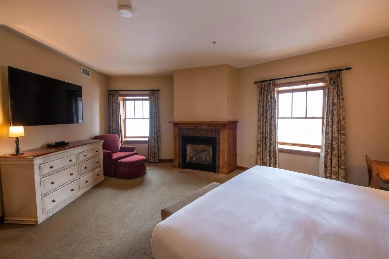 Spacious 3 Bedroom With 4 Beds And Sleeper Sofa
