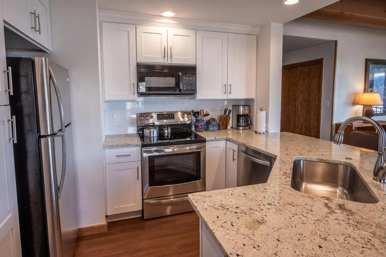 Recently Updated Plaza Apartment *