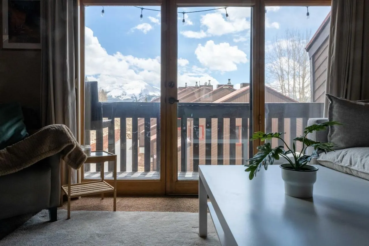 Holiday home In, Walk Out! The Perfect Mountain Retreat! *