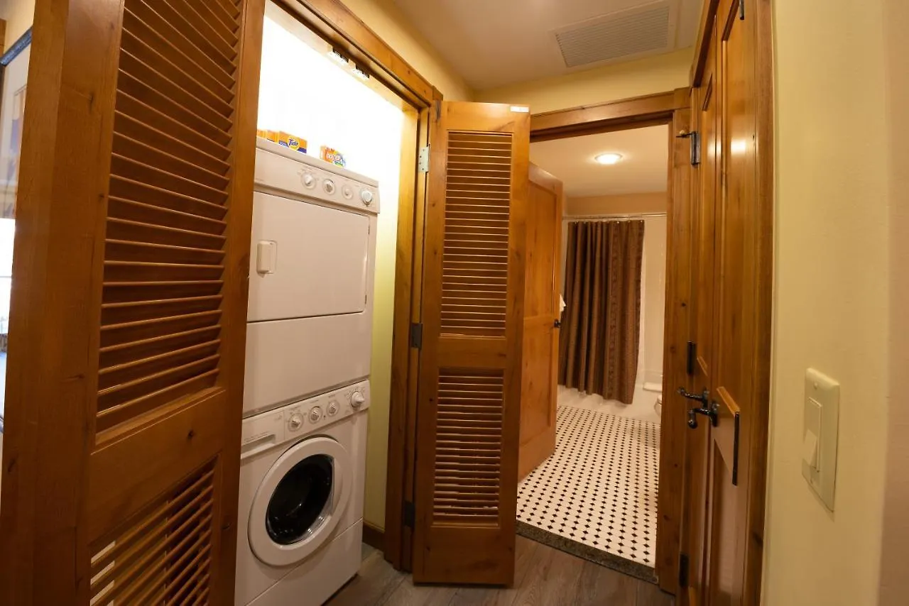Two Bedroom With A Balcony In Mountaineer Square Crested Butte