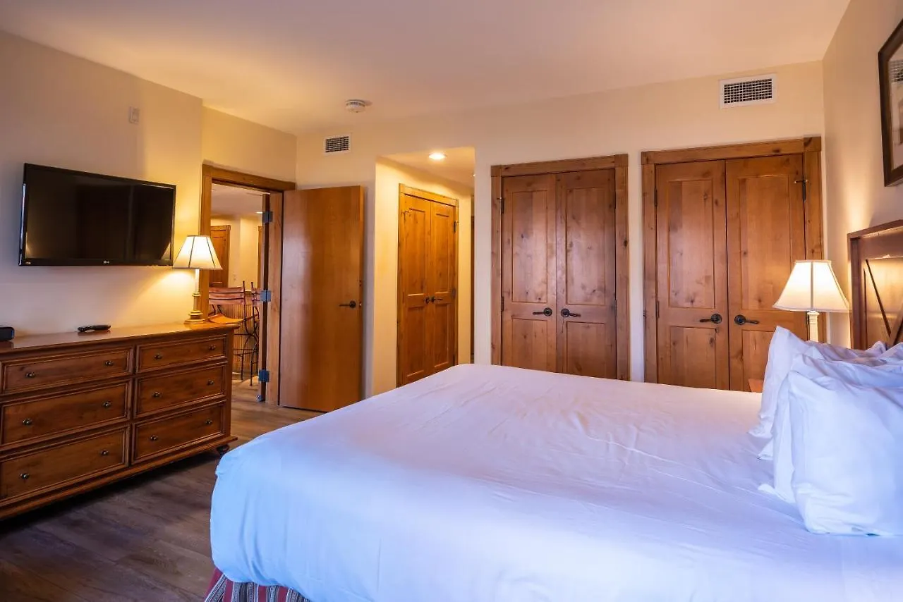 Two Bedroom With A Balcony In Mountaineer Square Crested Butte