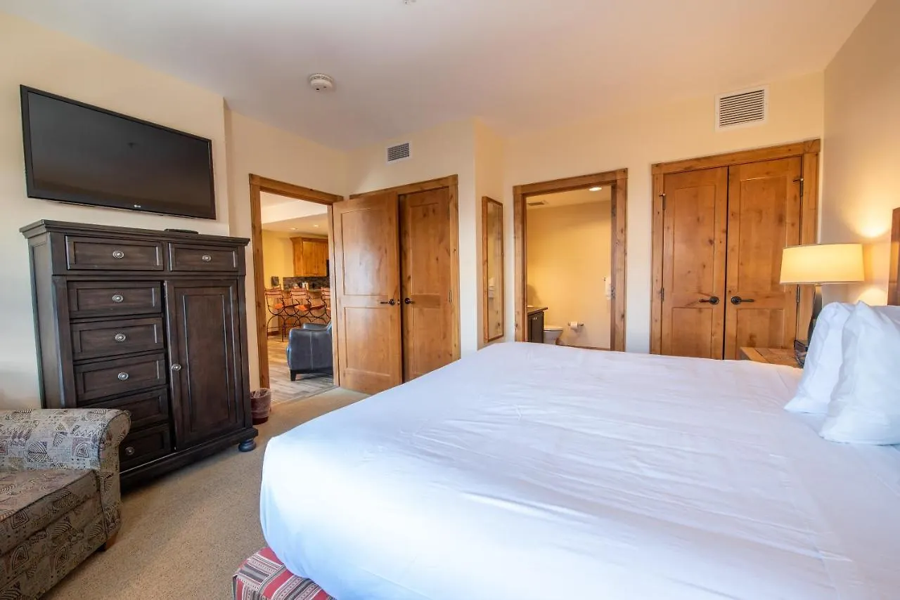 Apartment Beautifully Renovated Two Bedroom With A Balcony In Mountaineer Square Crested Butte