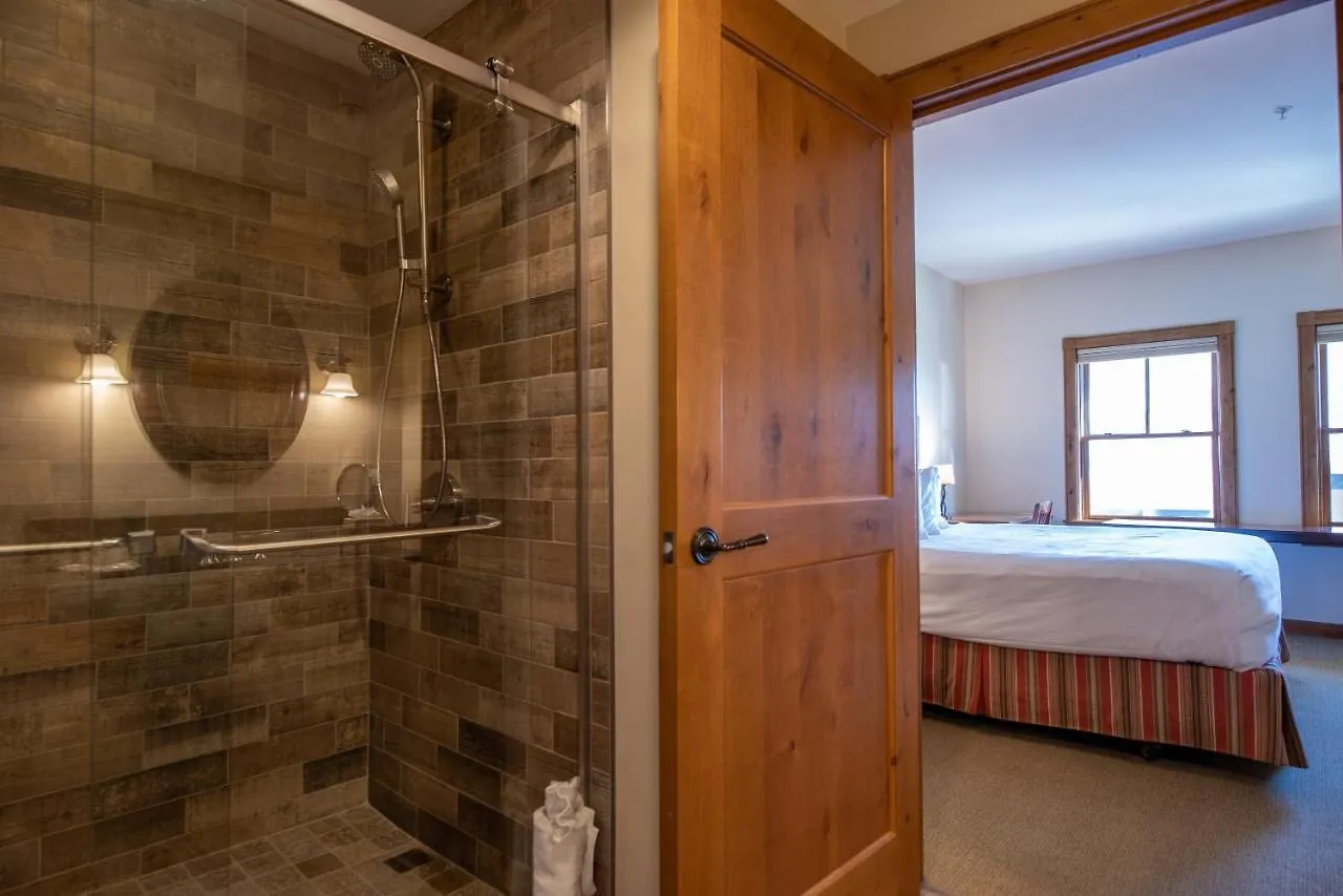 Beautifully Renovated Two Bedroom With A Balcony In Mountaineer Square Apartment *