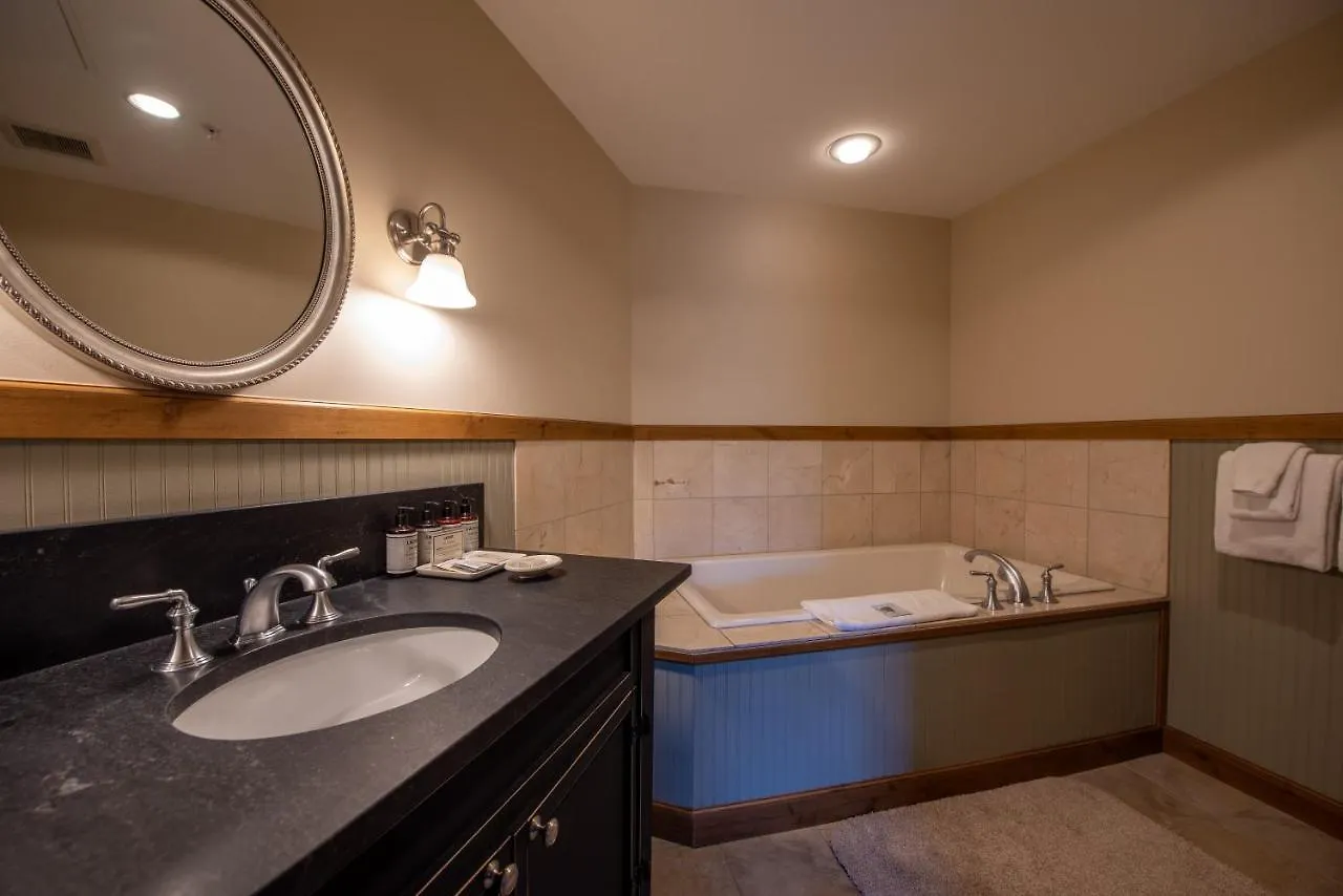 Beautifully Renovated Two Bedroom With A Balcony In Mountaineer Square Apartment Crested Butte
