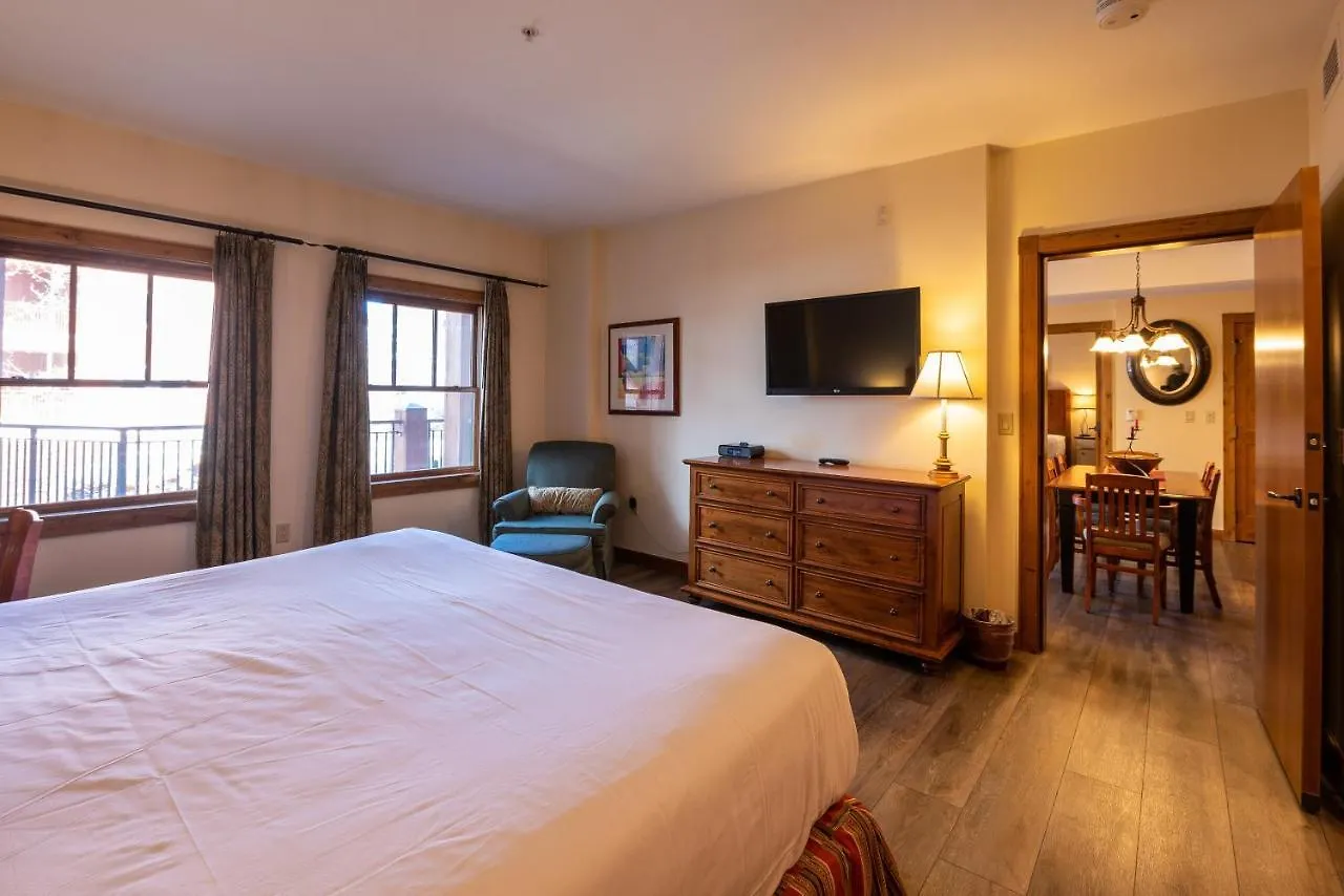 Apartment Two Bedroom With A Balcony In Mountaineer Square *