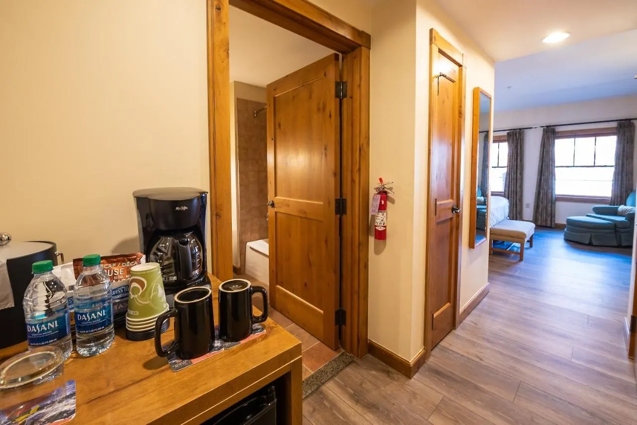 Apartment Two Bedroom With A Balcony In Mountaineer Square *