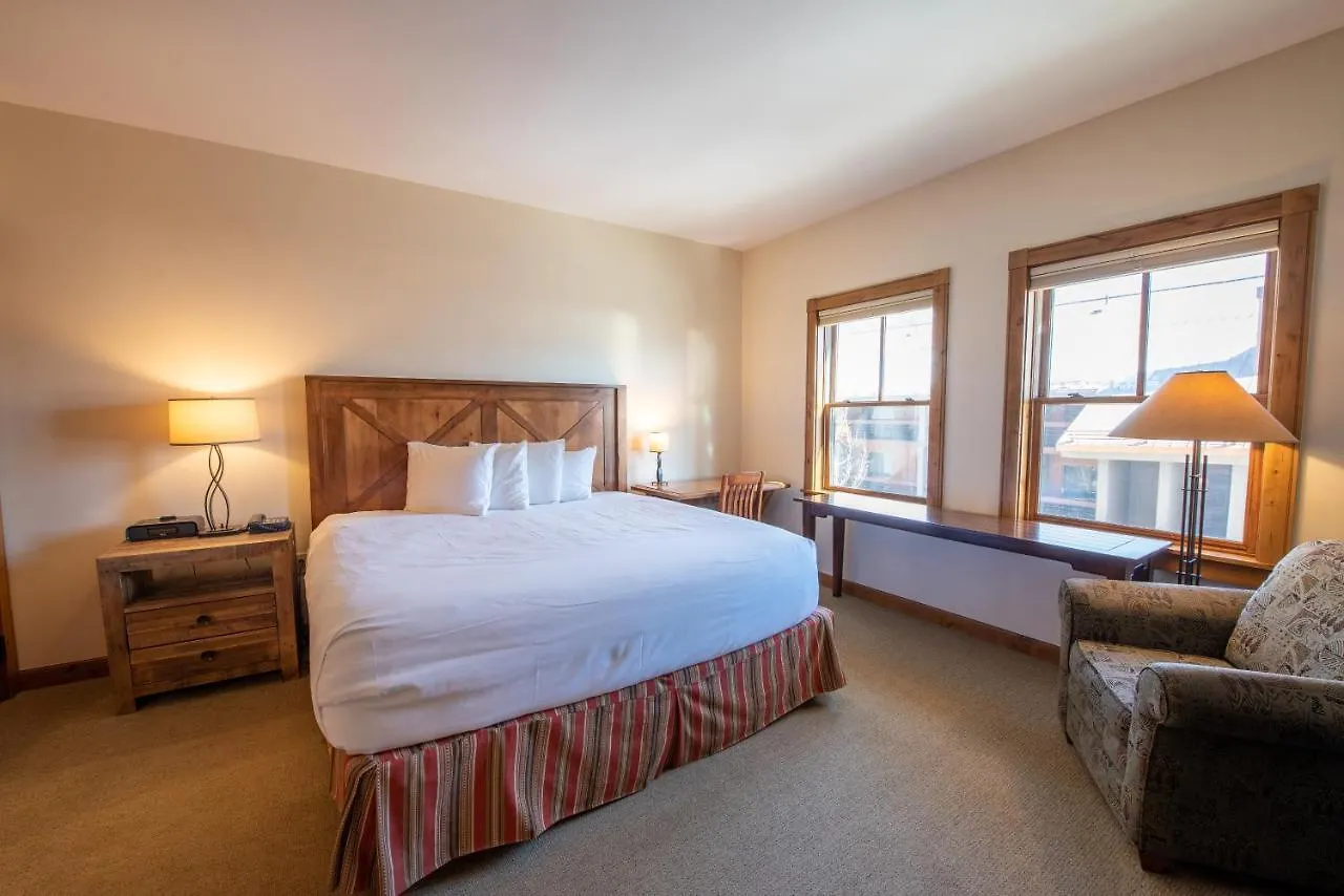 Beautifully Renovated Two Bedroom With A Balcony In Mountaineer Square Apartment Crested Butte