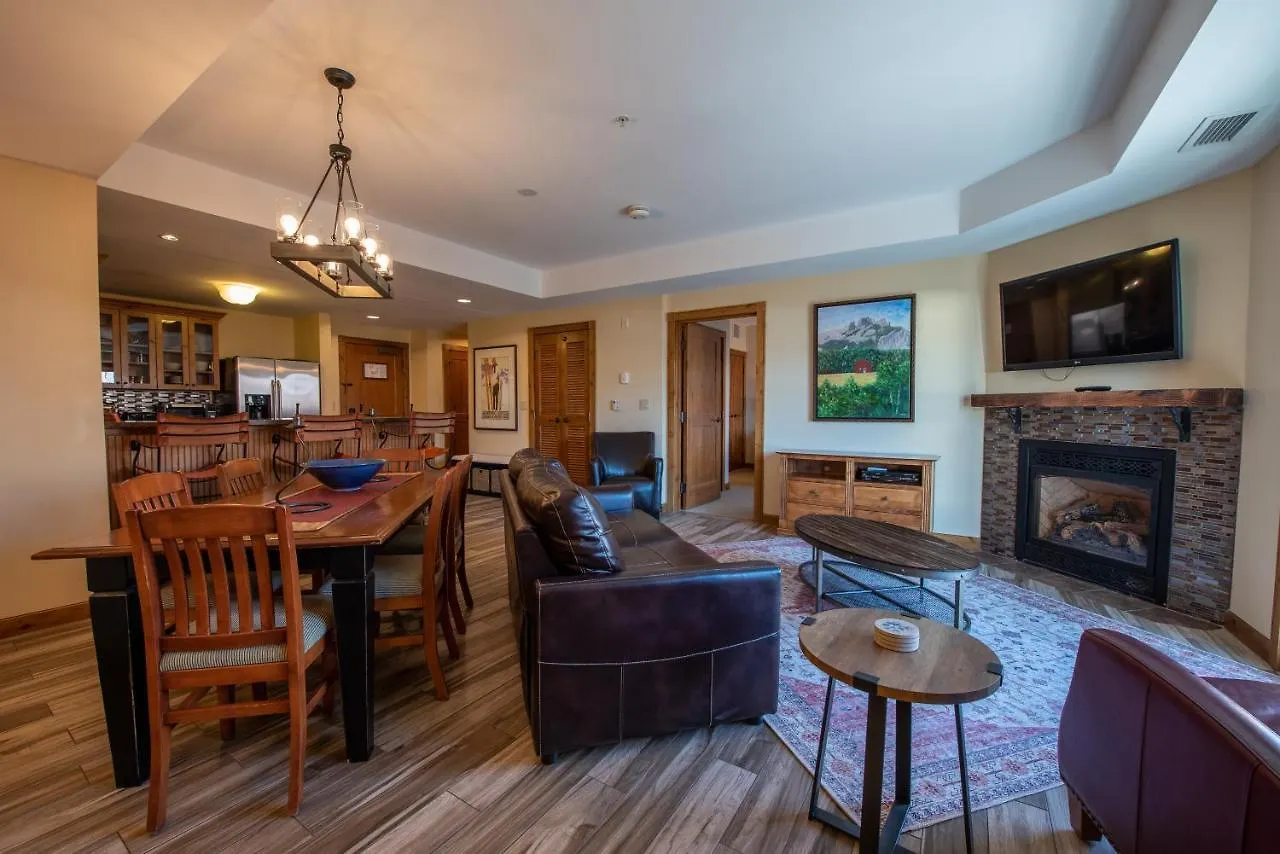 Apartment Beautifully Renovated Two Bedroom With A Balcony In Mountaineer Square Crested Butte