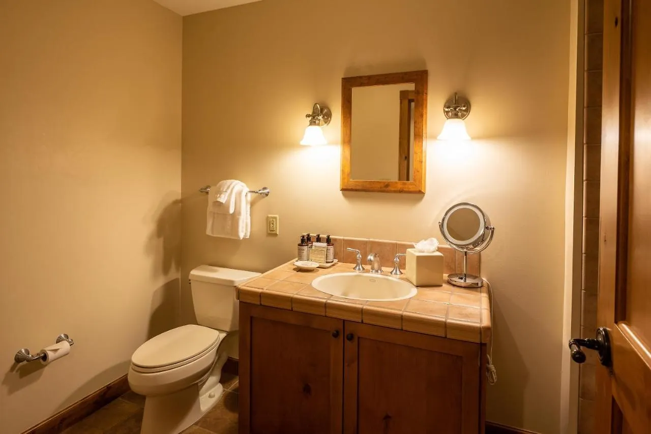 Two Bedroom With A Balcony In Mountaineer Square Apartment *