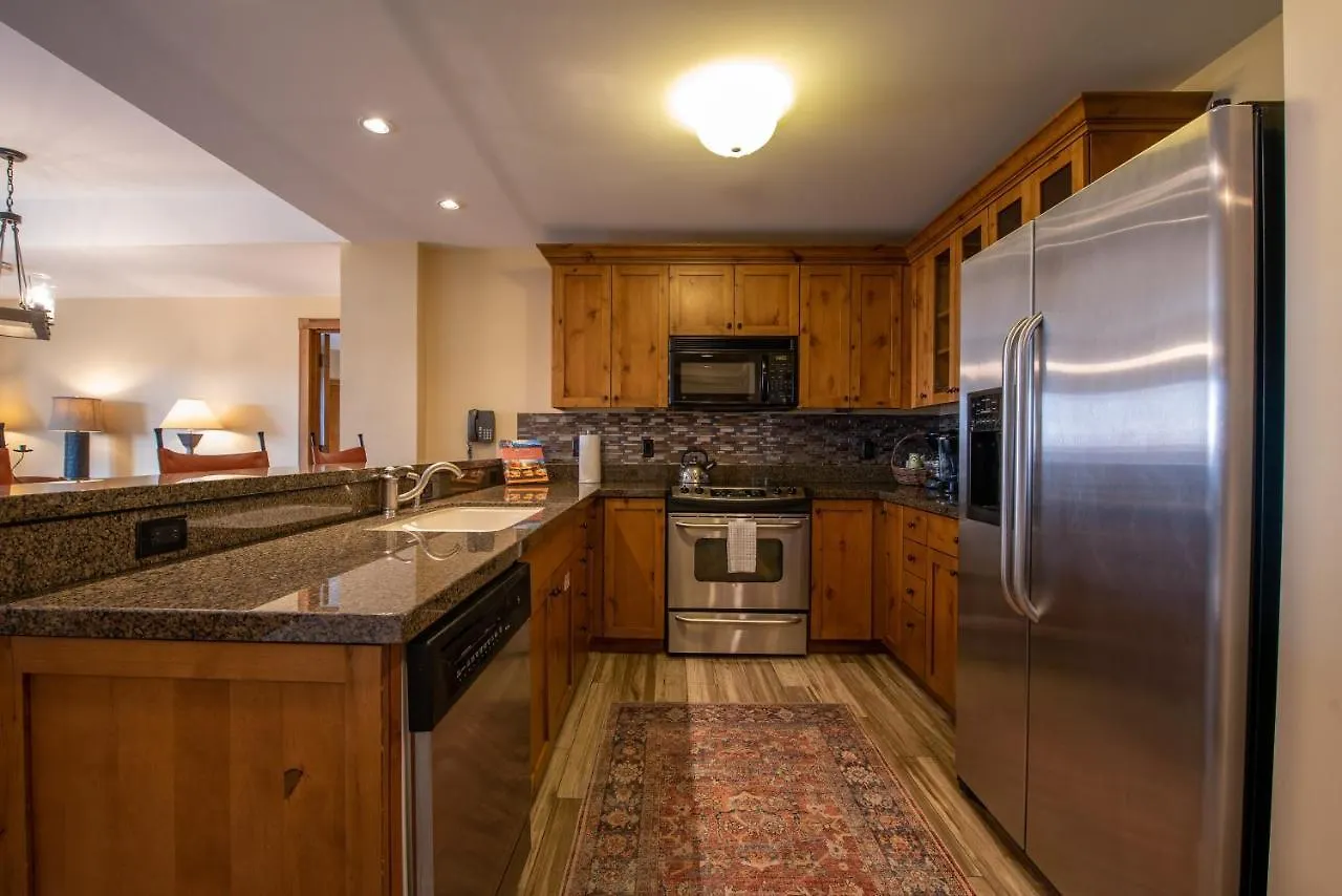 Beautifully Renovated Two Bedroom With A Balcony In Mountaineer Square *