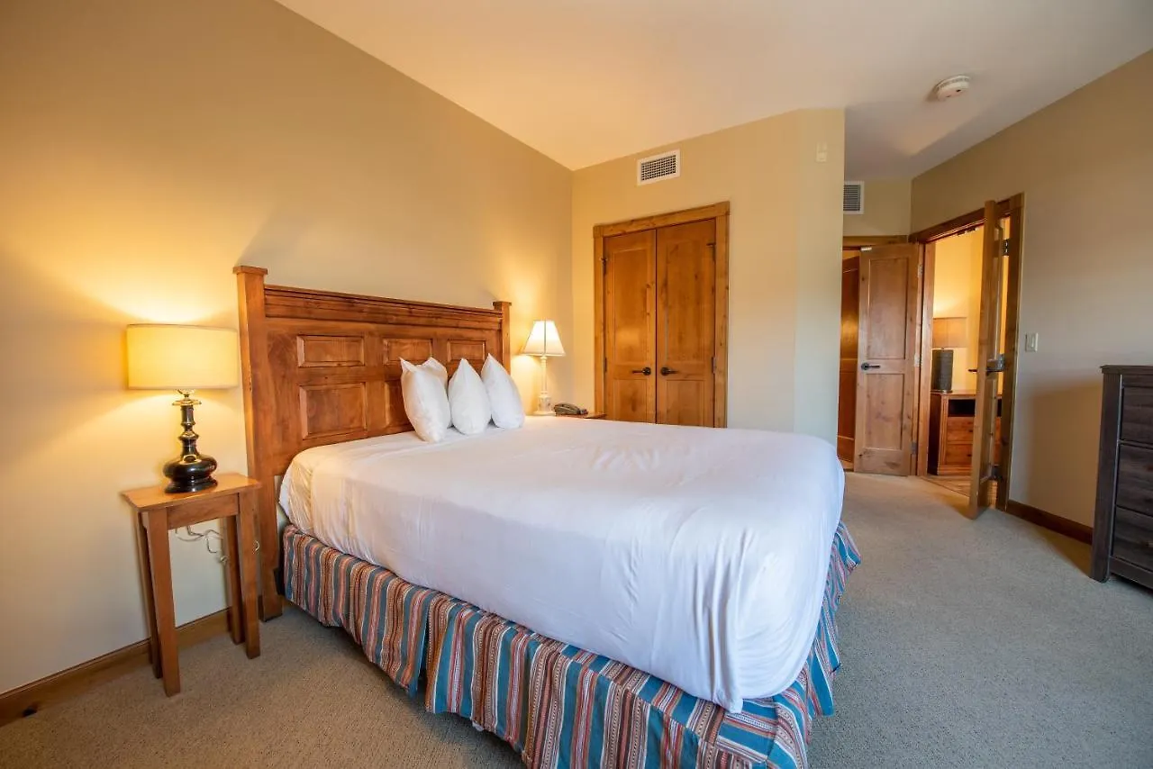 Apartment Beautifully Renovated Two Bedroom With A Balcony In Mountaineer Square *