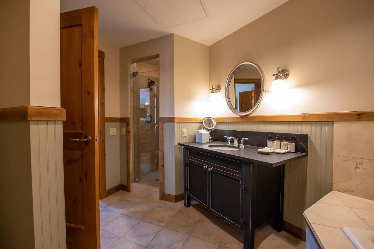 Apartment Beautifully Renovated Two Bedroom With A Balcony In Mountaineer Square *