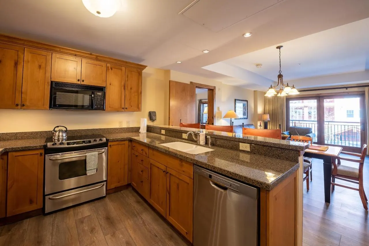 Apartment Two Bedroom With A Balcony In Mountaineer Square