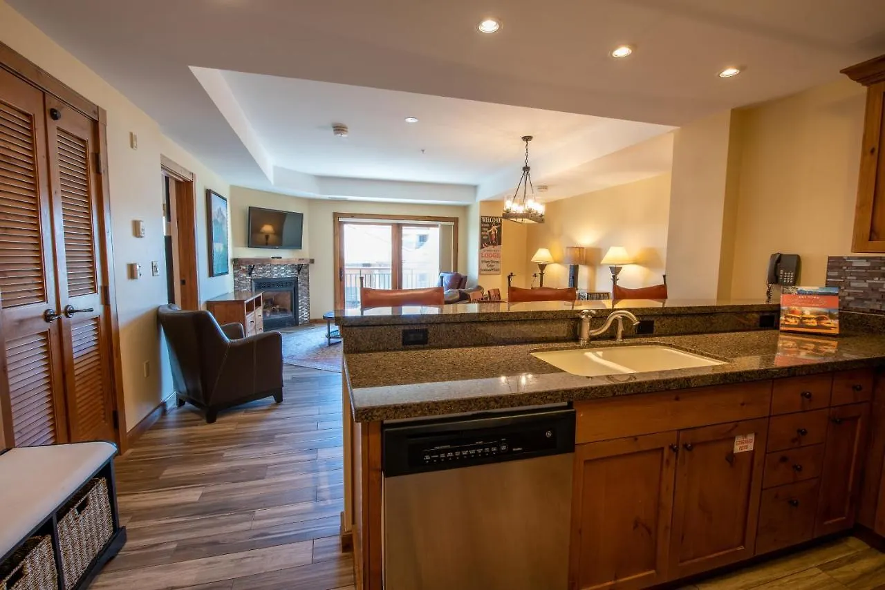 Apartment Beautifully Renovated Two Bedroom With A Balcony In Mountaineer Square