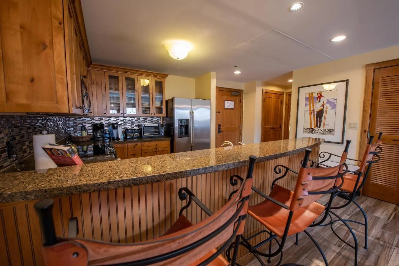 Apartment Beautifully Renovated Two Bedroom With A Balcony In Mountaineer Square Crested Butte