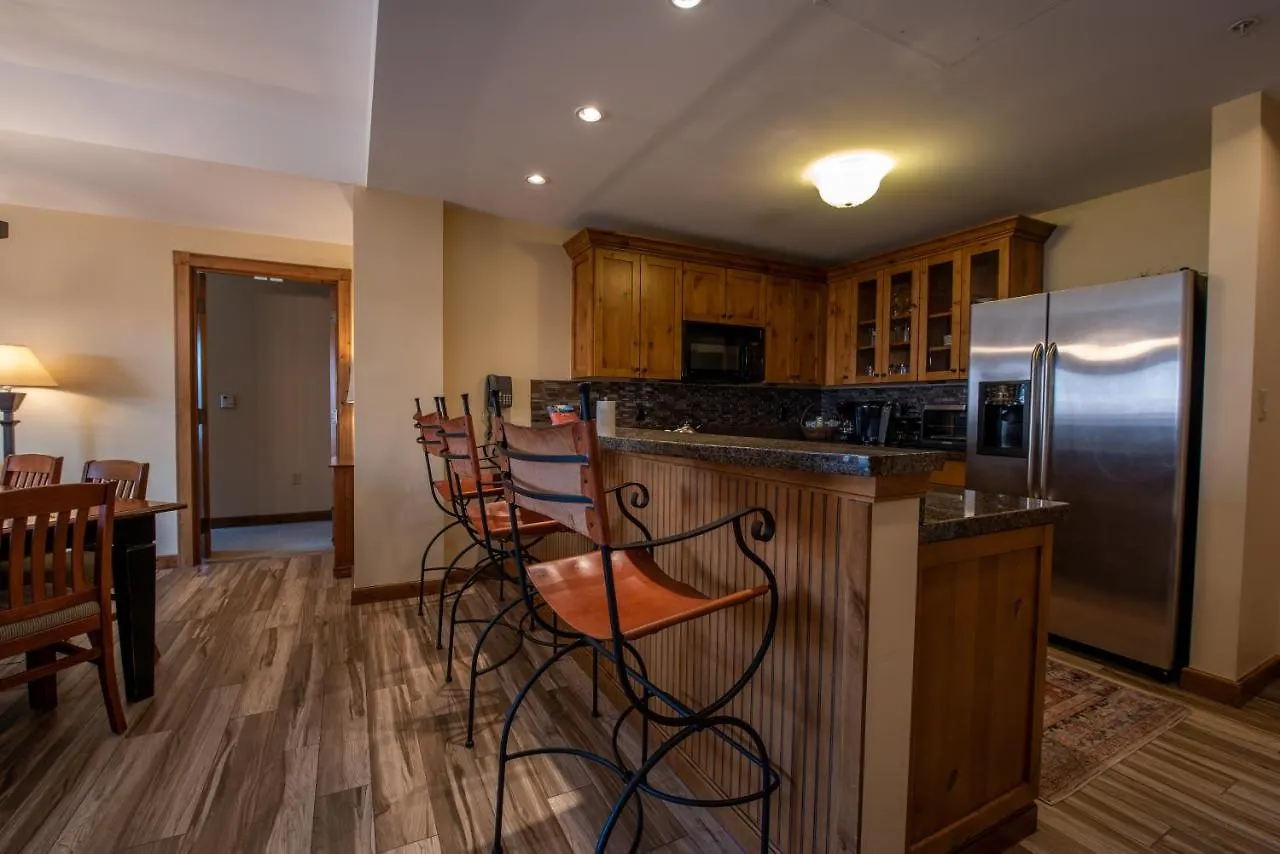 Beautifully Renovated Two Bedroom With A Balcony In Mountaineer Square *