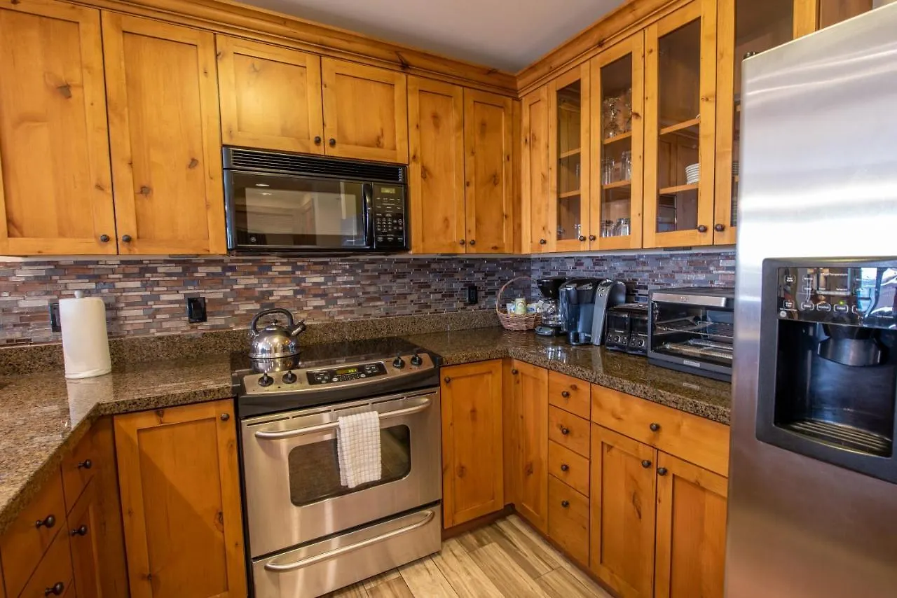 Apartment Beautifully Renovated Two Bedroom With A Balcony In Mountaineer Square *