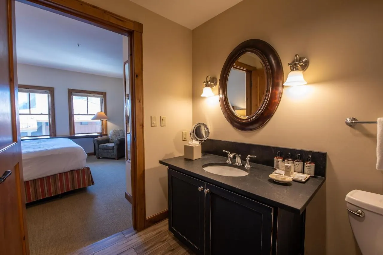 Beautifully Renovated Two Bedroom With A Balcony In Mountaineer Square Apartment Crested Butte