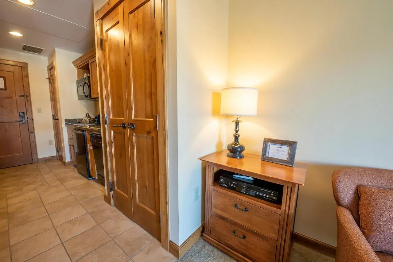 Comfortable Efficiency Unit With Balcony Over Mountaineer Square Apartment Crested Butte