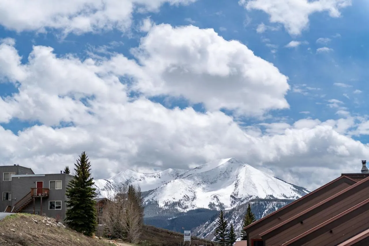 In, Walk Out! The Perfect Mountain Retreat! Holiday home