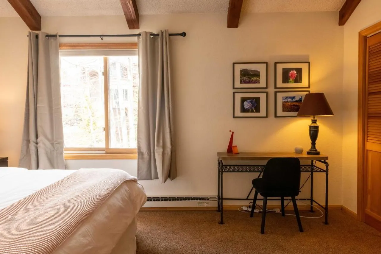 In, Walk Out! The Perfect Mountain Retreat! Holiday home