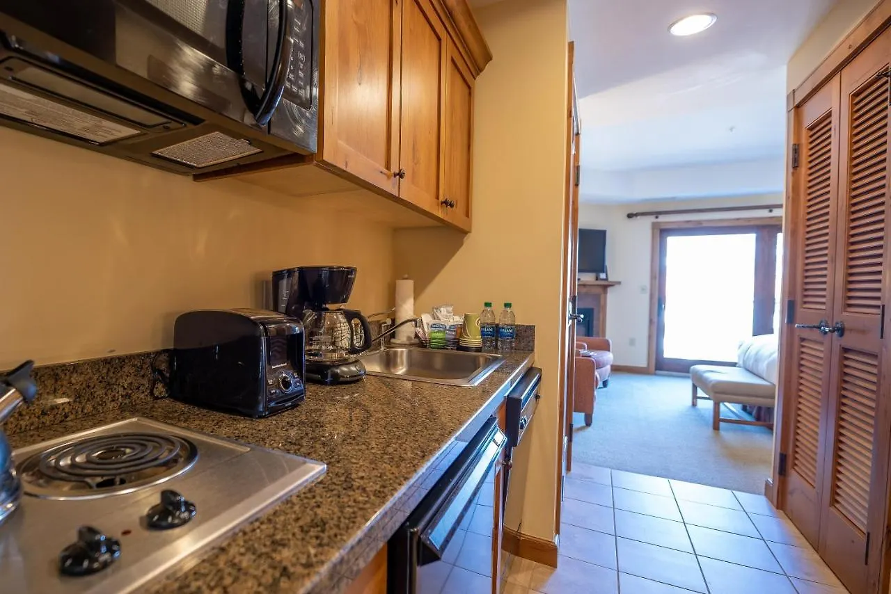 Comfortable Efficiency Unit With Balcony Over Mountaineer Square Apartment Crested Butte