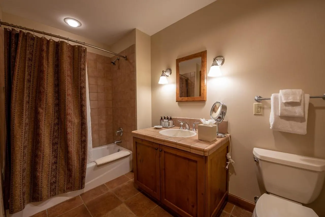 Apartment Comfortable Efficiency Unit With Balcony Over Mountaineer Square *
