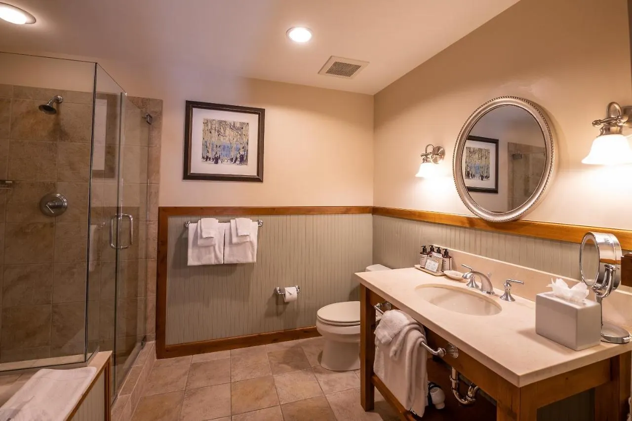 Apartment One Bedroom With Large Balcony Over Mountaineer Square *