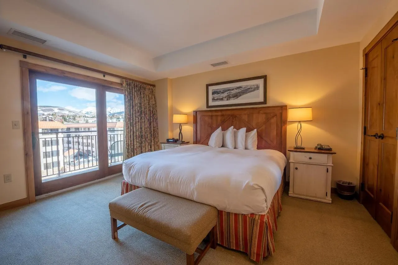 Apartment Comfortable Efficiency Unit With Balcony Over Mountaineer Square *
