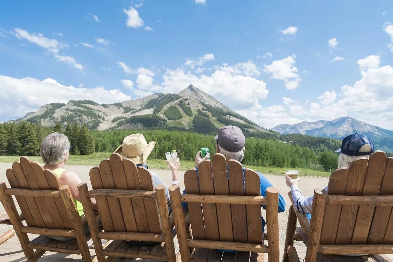 Comfortable Efficiency Unit With Balcony Over Mountaineer Square Crested Butte