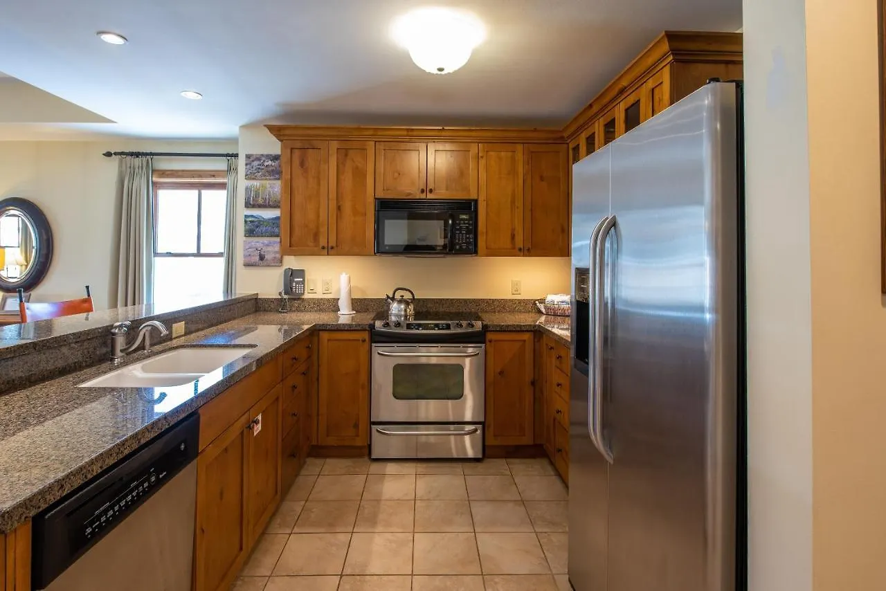 Two Bedroom With Balcony Over Mountaineer Square - Just Steps From The Slopes! * Crested Butte