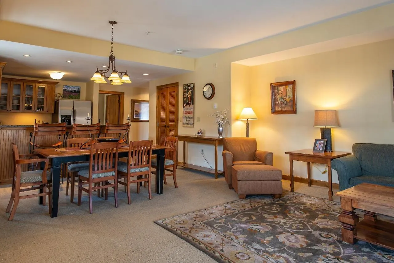 Two Bedroom With Balcony Over Mountaineer Square - Just Steps From The Slopes! Apartment *