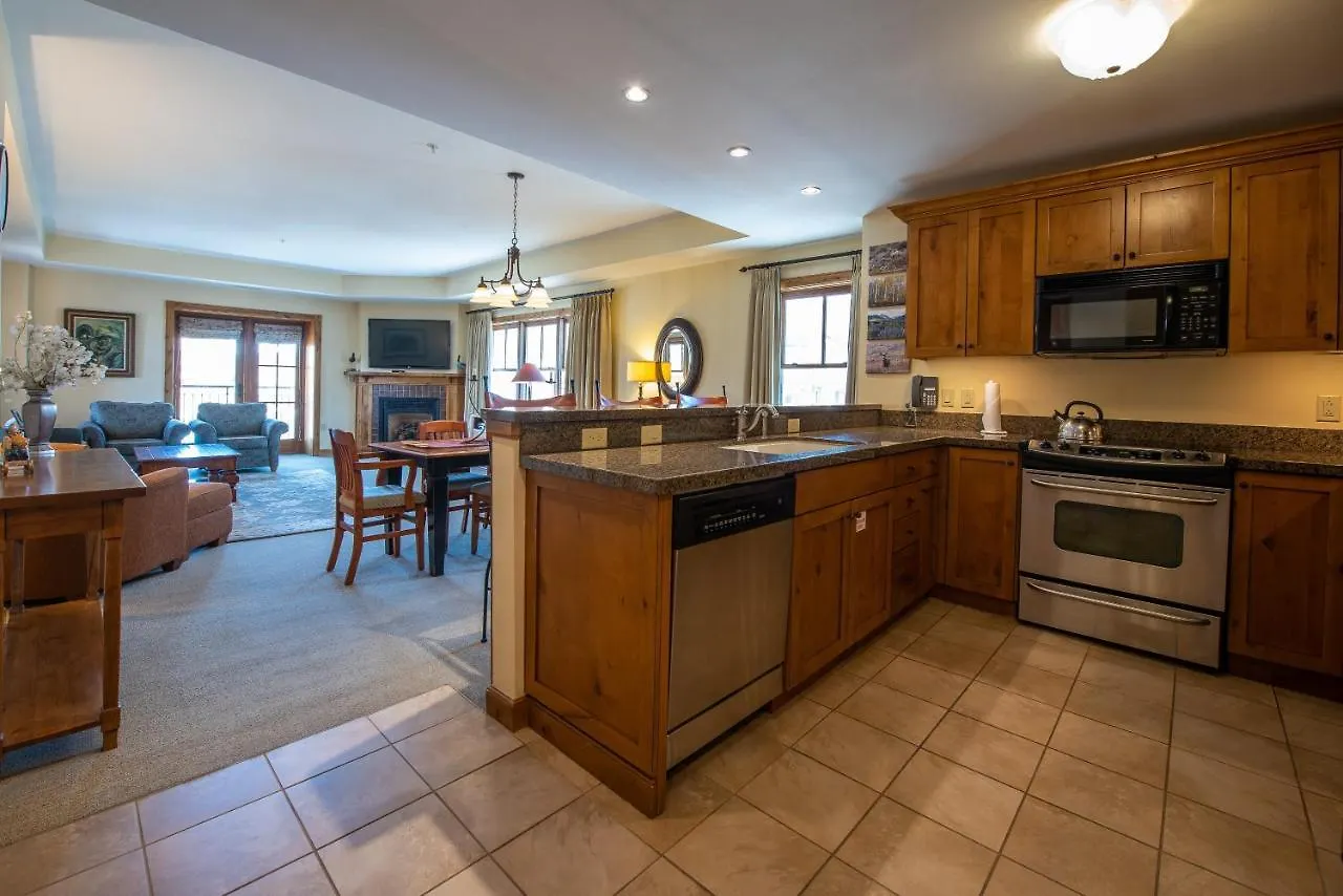 Two Bedroom With Balcony Over Mountaineer Square - Just Steps From The Slopes!