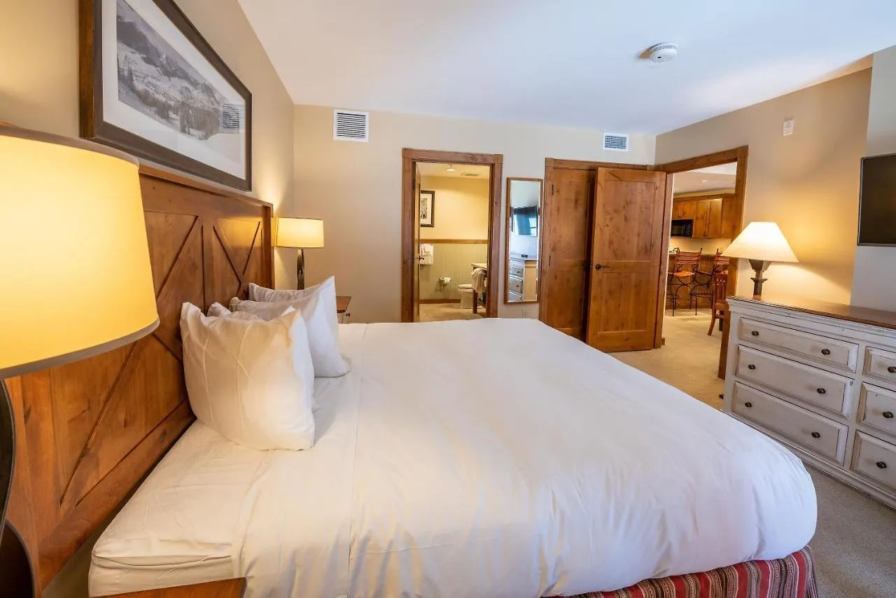 Apartment One Bedroom With Large Balcony Over Mountaineer Square