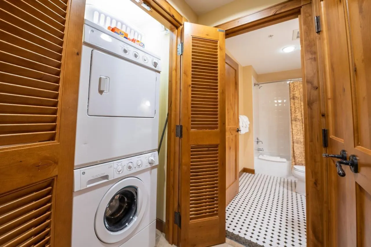 One Bedroom With Large Balcony Over Mountaineer Square Apartment *