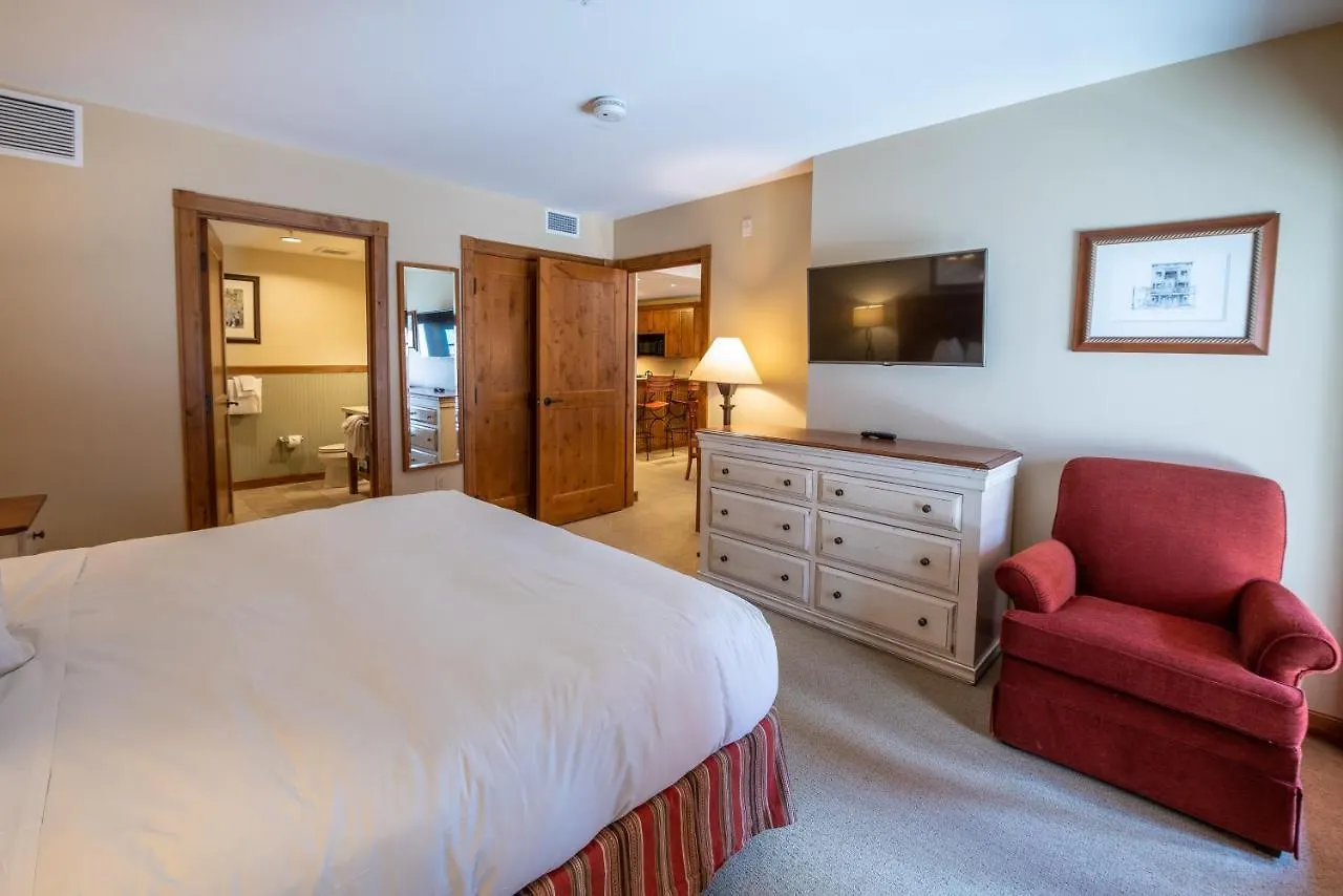 One Bedroom With Large Balcony Over Mountaineer Square