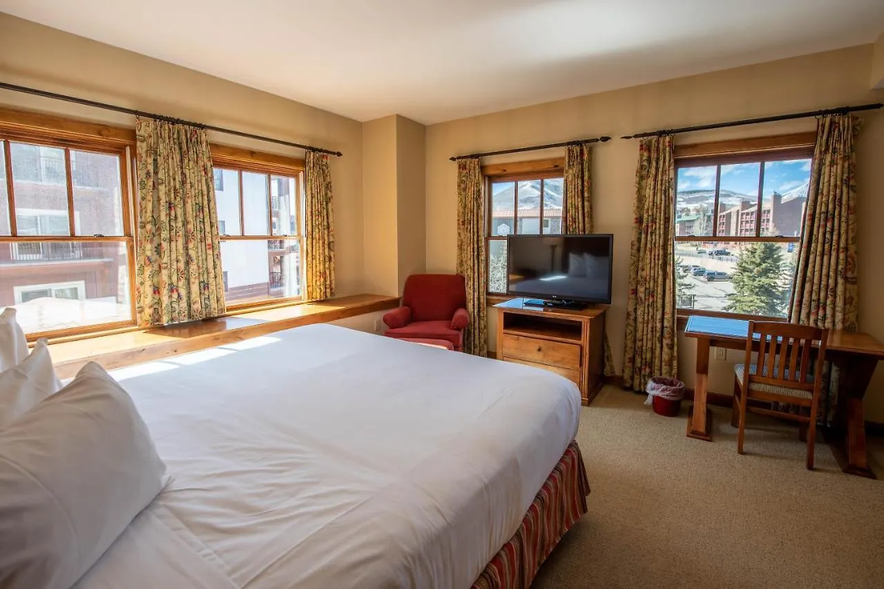 Apartment Spacious 3 Bedroom With Balcony In Mountaineer Square