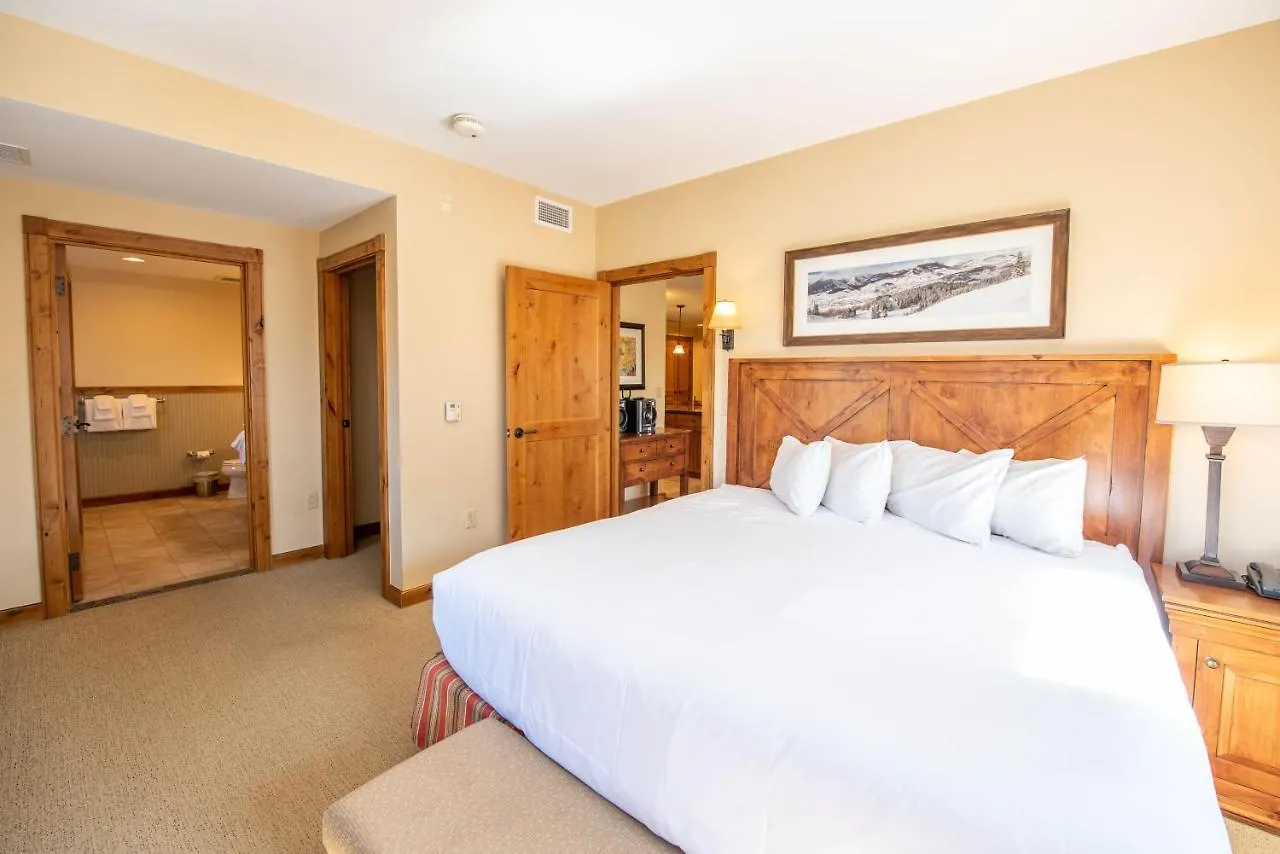 Spacious 3 Bedroom With Balcony In Mountaineer Square *