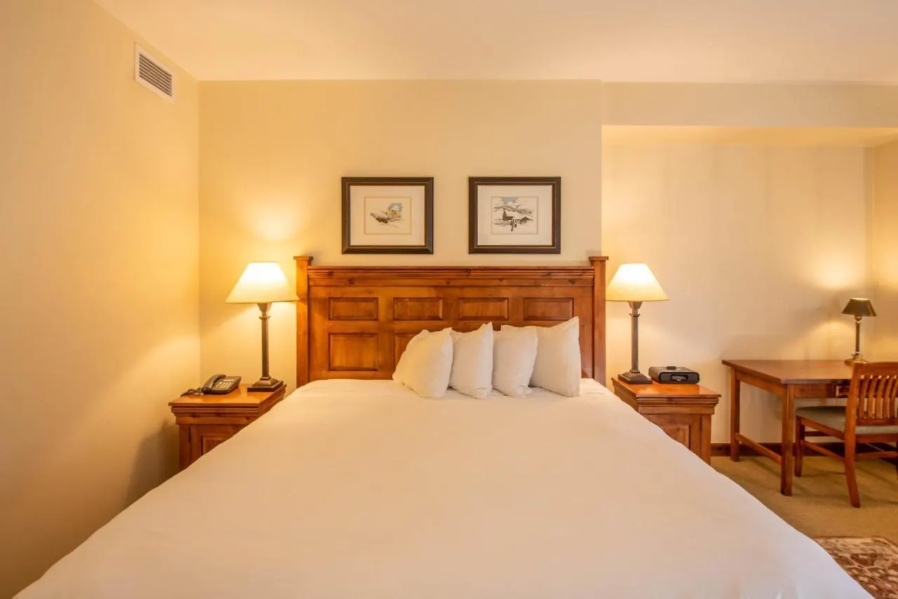 Apartment Spacious 3 Bedroom With Balcony In Mountaineer Square