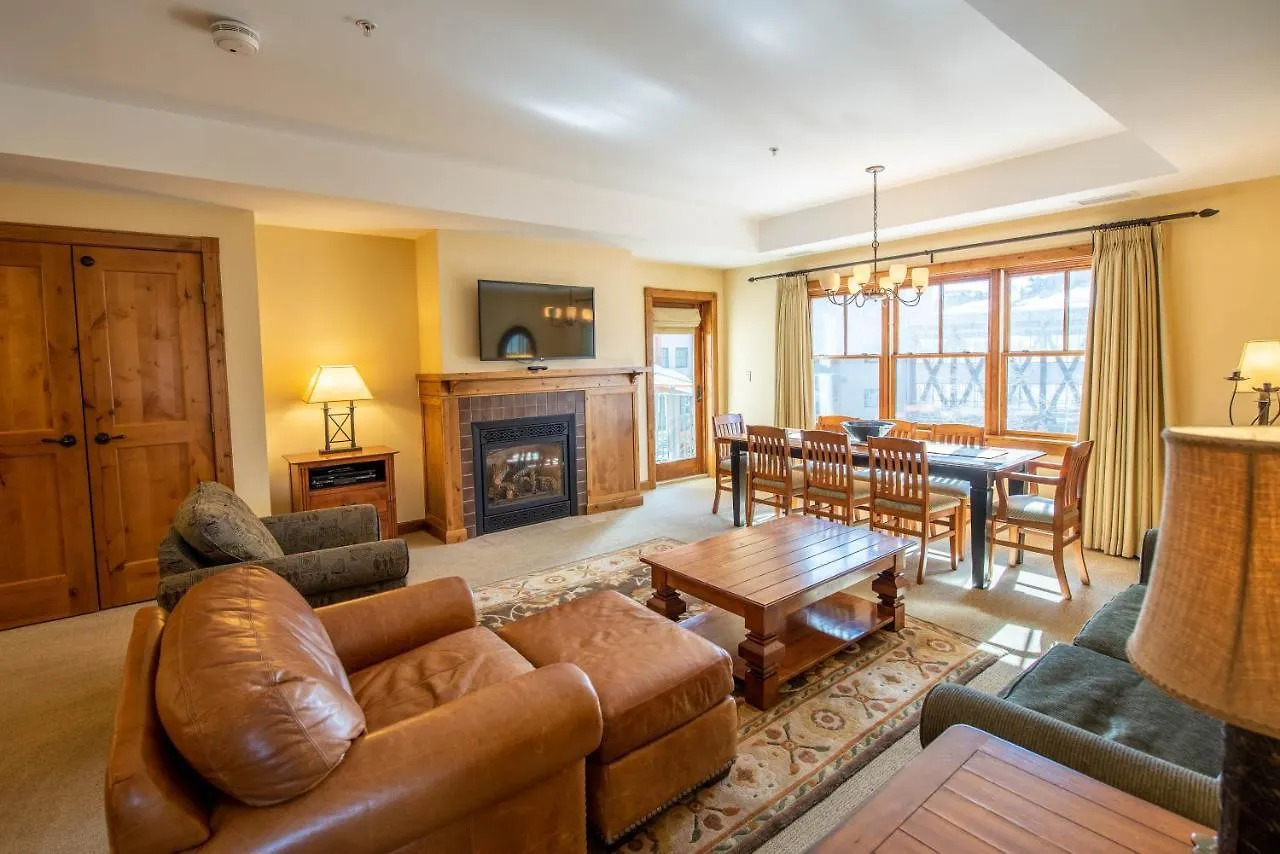 Apartment Spacious 3 Bedroom With Balcony In Mountaineer Square *